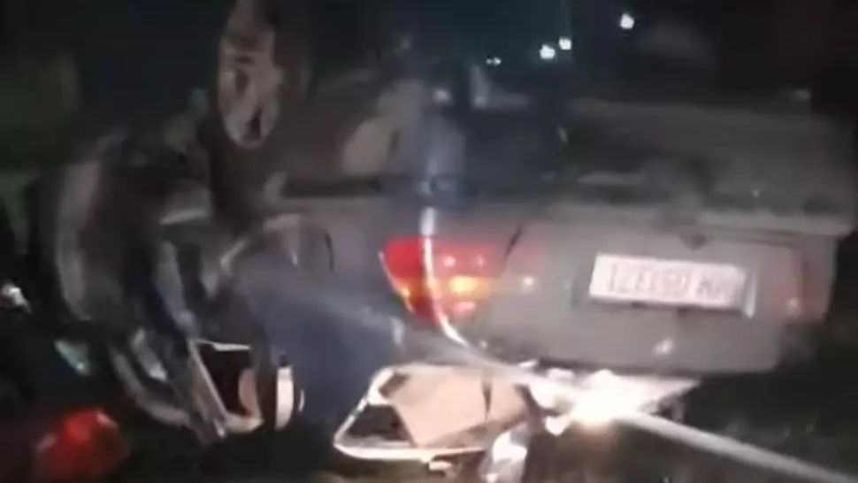 VIDEO La un pas de o tragedie. Un șofer teribilist a provocat un accident ca-n filme