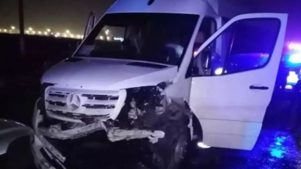 Accident grav între un autoturism și un microbuz, pe un drum județean din Giurgiu. 21 de persoane sunt implicate