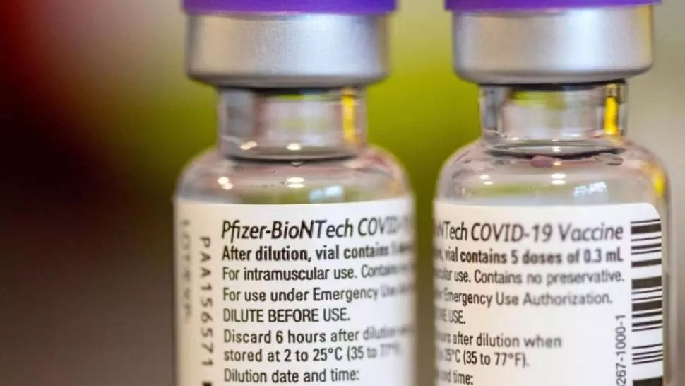 Vești bune pentru persoanele vulnerabile: 156.000 de locuri disponibile la vaccinare, începând din 1 Martie. Se va folosi serul Pfizer