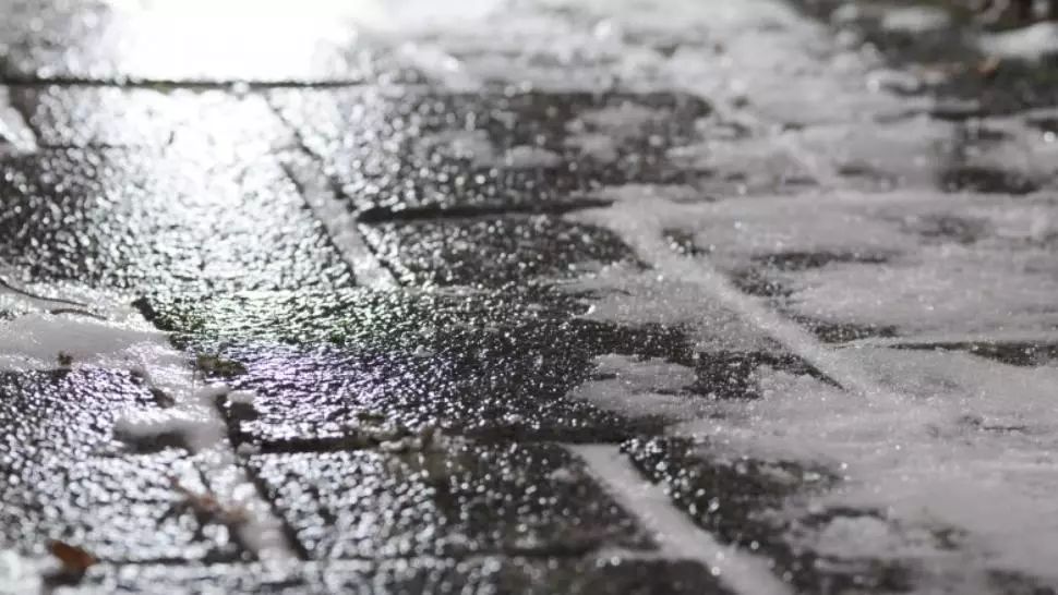 Zeci de oameni la spital, după ce au căzut pe gheață. Ce alte AFECȚIUNI aglomerează Urgențele