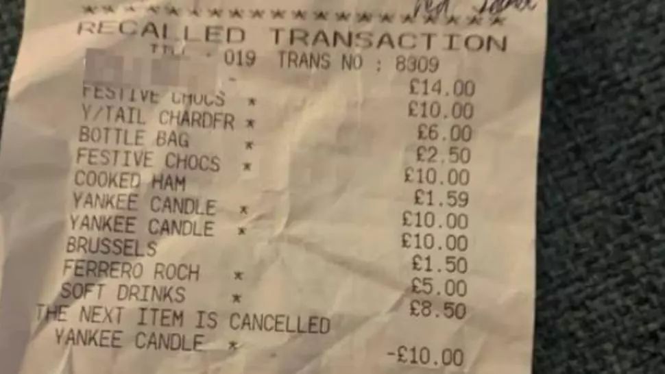  MINUNILE se petrec mai ales de Crăciun! O necunoscută a emoționat o femeie de 46 de ani  plătindu-i bonul de cumpărături la un supermarket din Liverpool