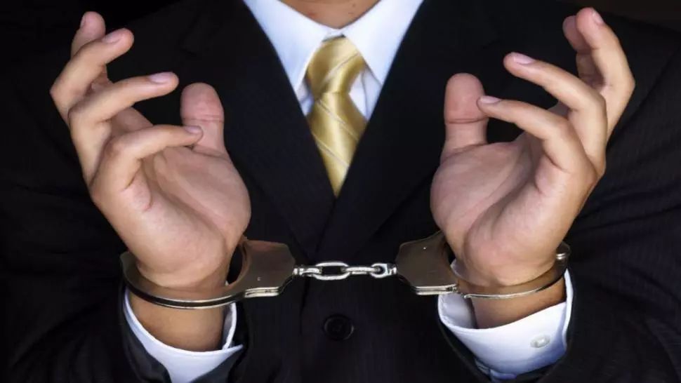 Un fost primar și tatăl unei celebre cântăreţe din România, condamnat la închisoare cu executare. Ce acuzații i se aduc