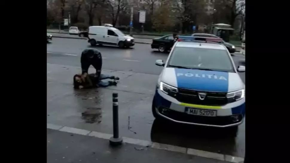 VIDEO - Oameni incătușați pentru că nu purtau mască în Gara de Nord