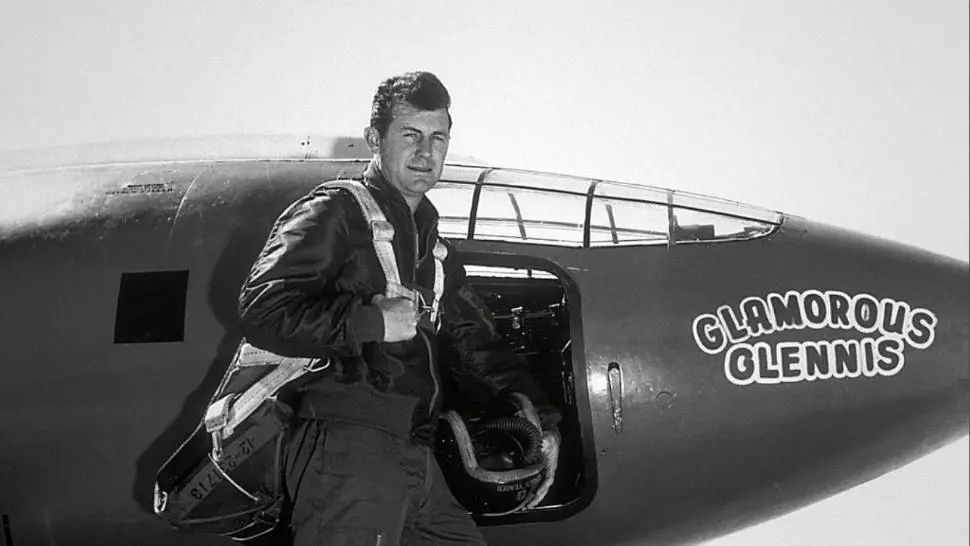 A murit cel mai RAPID om din lume! Chuck Yeager, primul pilot care a depășit viteza sunetului, a decedat la 97 de ani
