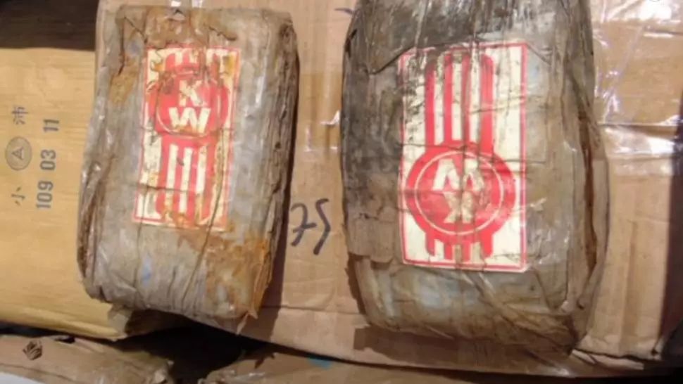 FOTO Barcă fantomă cu 700 de kg de cocaină, în derivă în Oceanul Pacific