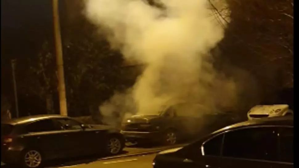 Doi tineri, dintre care un minor, au fost reținuți după ce au avariat cu materiale explozive două mașini în seara de Crăciun, în Otopeni