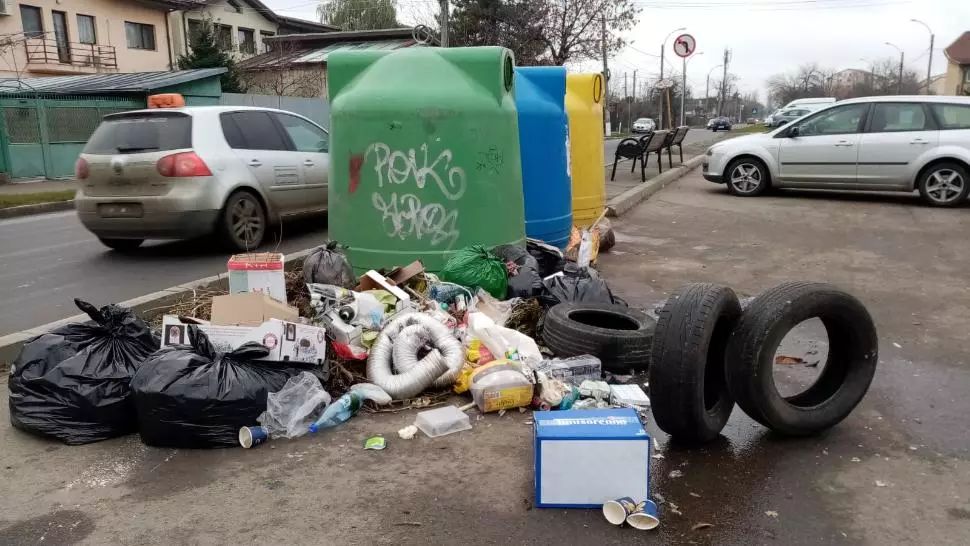 Amenzi URIAȘE pentru deșeurile abandonate la colț de stradă: cazurile se ÎNMULȚESC!