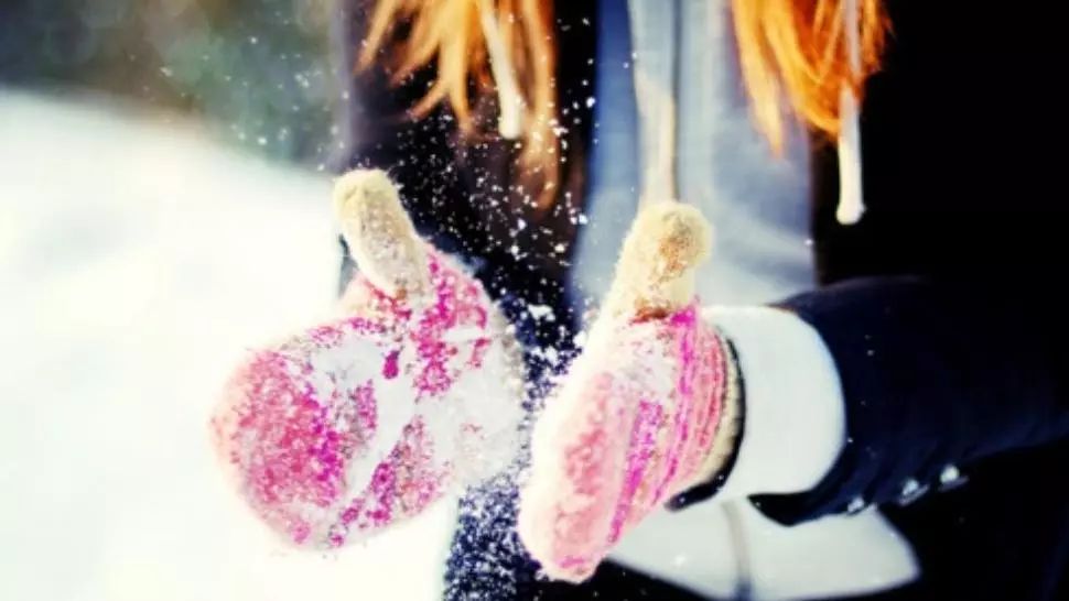 Vreme mohorâtă, dar tot mai caldă. Prognoza meteo pe trei zile. Zonele cu zăpadă