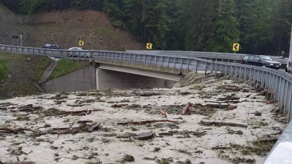 CODURI GALBENE și unul PORTOCALIU de viituri în trei bazine hidrografice din țară -  ALERTĂ hidrologică 