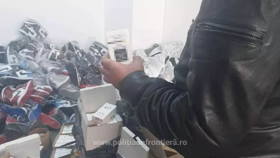Marfă contrafăcută de peste 600.000 de lei, descoperită în Portul Constanța