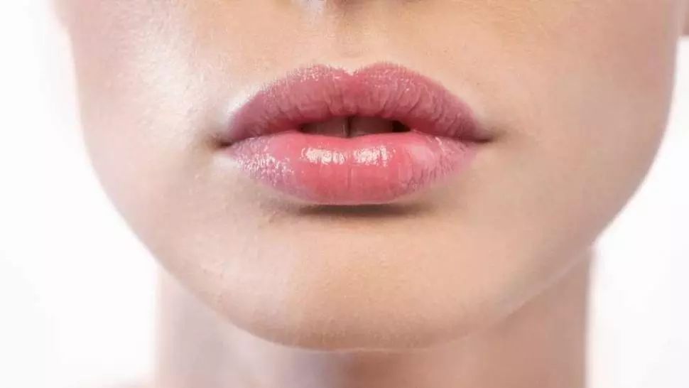 Noi detalii despre medicul fals: a mutilat peste 50 de victime! Femeia a fost ajutată de soțul ei: proxenet | Vedete traficate 