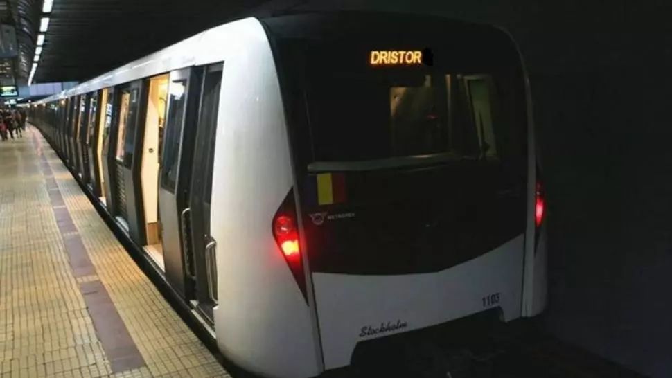 Circulaţia trenurilor pe Magistrala 4, reorganizată în urma defectării unui tren în staţia de metrou Griviţa, linia 2