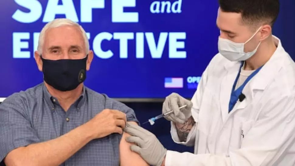 Vicepreședintele american Mike Pence s-a vaccinat împotriva COVID-19 în direct - VIDEO