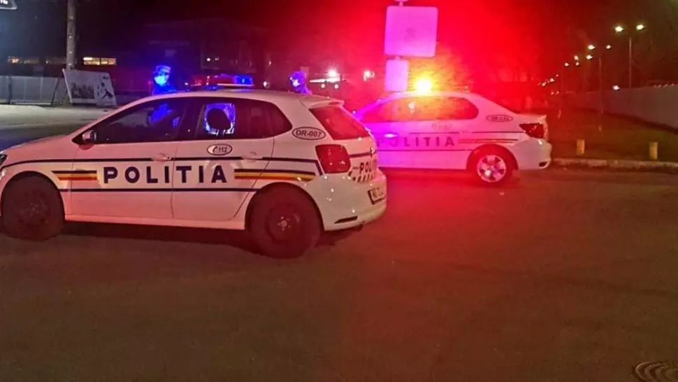 Scandal uriaș cu doi maneliști - Petrecere-monstru spartă polițiști