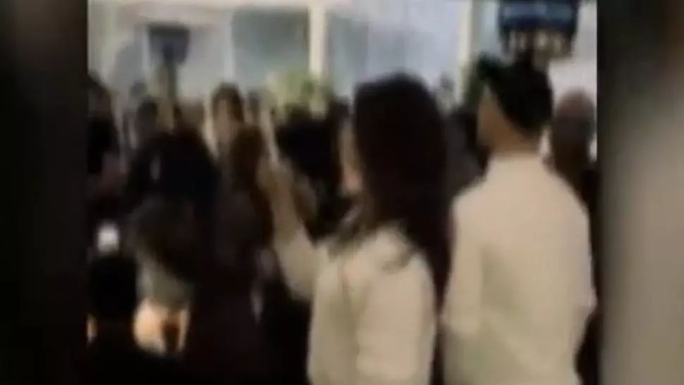 VIDEO O nouă petrecere fară reguli de protecție într-un restaurant de lux din nordul Capitalei 