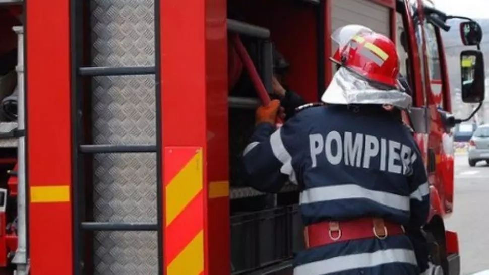 TIR în flăcări, pe Autostrada Transilvania, după explozia unui cauciuc