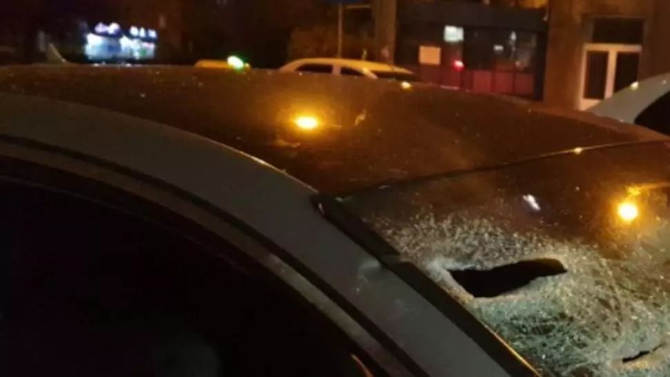 VIDEO Scandal cu răngi și parbrize sparte la Constanța, în apropierea sediului ANAF