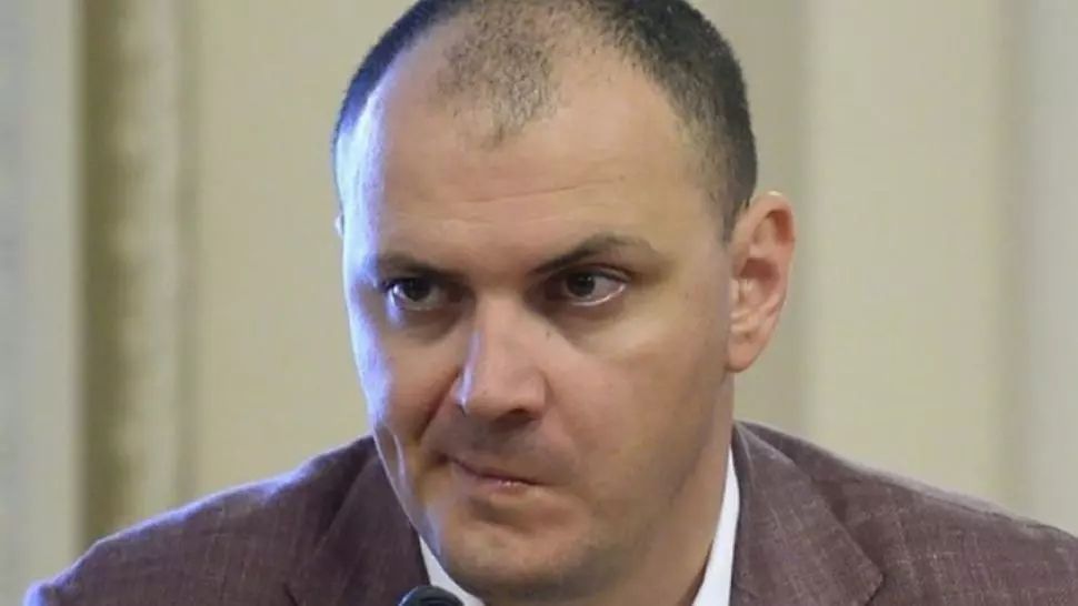 Se strâng rândurile în jurul fugarului Ghiță! Apropiații săi, trimiși în judecată de Kovesi