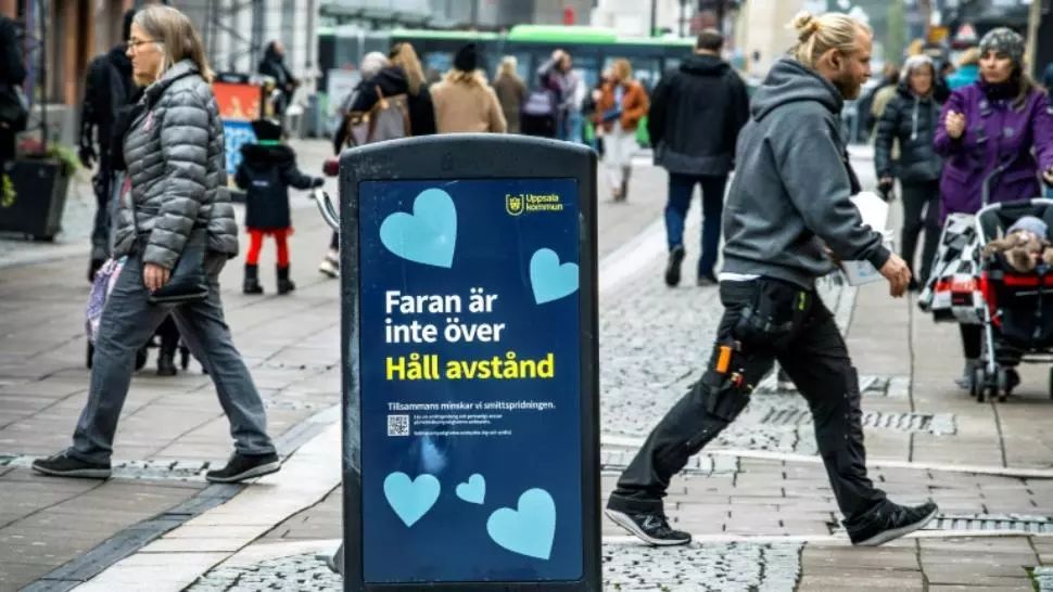 „Modelul suedez” a dat greș. Țara scandinavă nu mai face față Covid-19 și închide liceele o lună