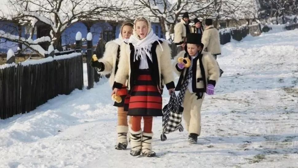 TRADIȚII DE ANUL NOU 2021 - REVELION 2021 // Tradiții la români: ce trebuie să faci în noaptea de Anul Nou pentru a avea noroc