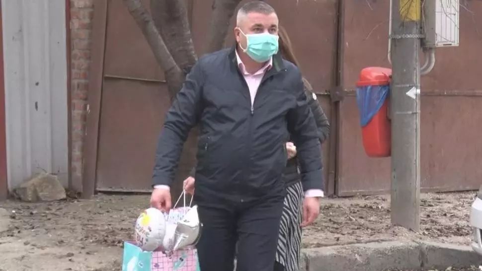 VIDEO Impresionat de drama familiei gravidei decedate de Covid19, șeful Ambulanței Vrancea îi va boteza fetița nou născută