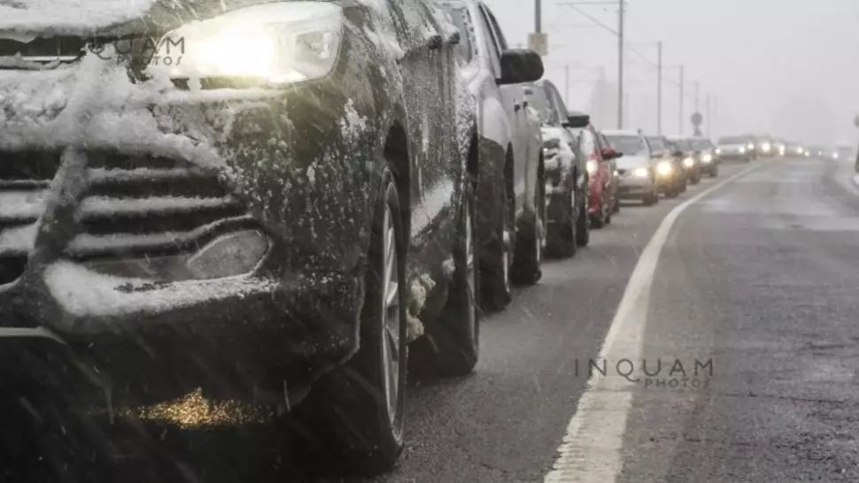 Românii iau cu ASALT stațiunile montane. Trafic intens pe DN1 Ploiești-Brașov