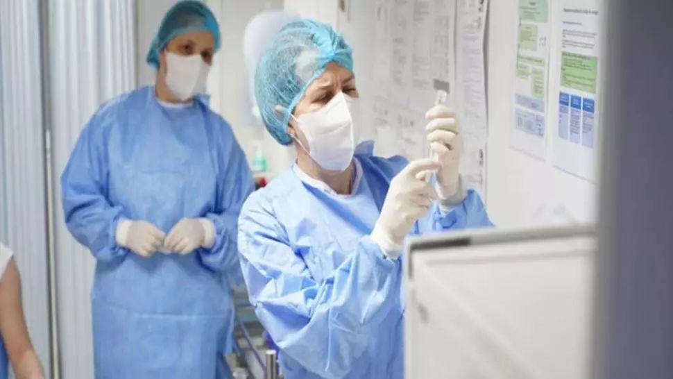 Bătrânii din cămine sunt reticenți la vaccinarea anti-Covid. Județul unde numărul acestora este foarte REDUS