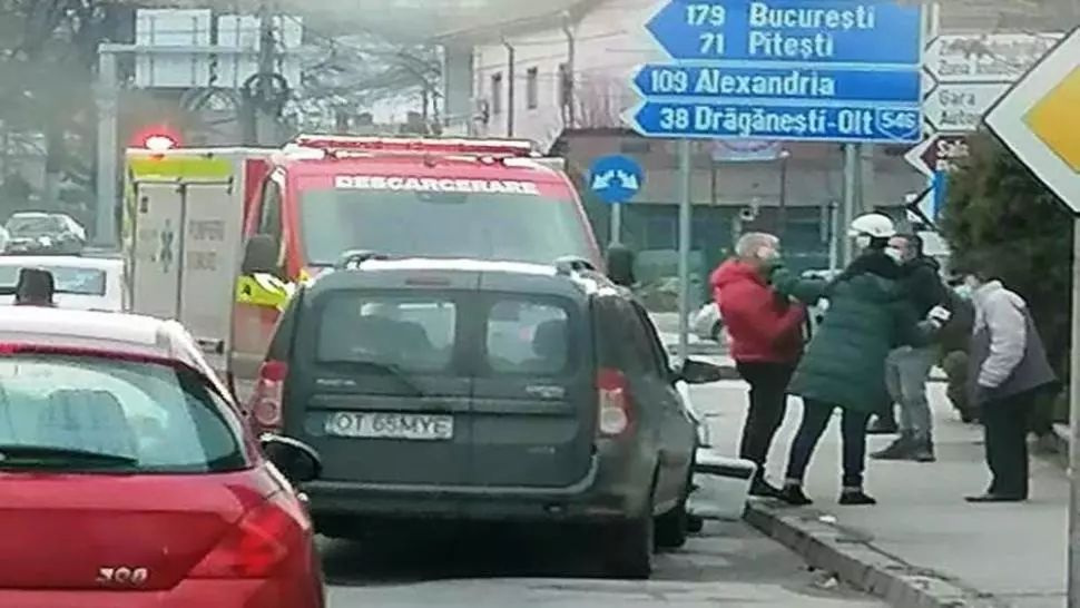 Două accidente rutiere, în decurs de câteva minute, în Slatina: O persoană a fost rănită. Cum s-a întâmplat asta