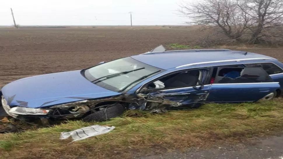  FOTO/ Impact violent între două autovehicule: Cinci răniți, doi dintre ei fiind transportați la spital