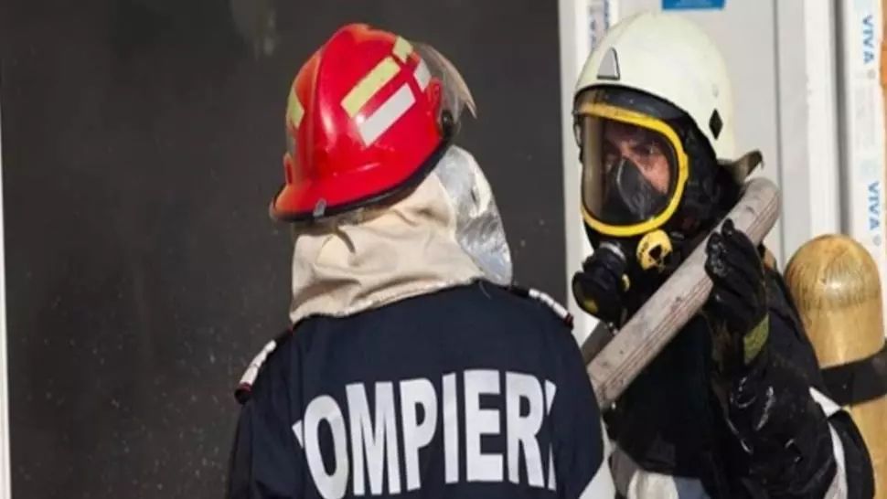 Panică într-un bloc din Iași: Mai multe persoane evacuate din cauza unui incendiu la un tablou electric