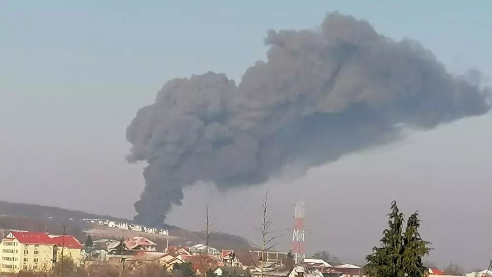 FOTO + VIDEO Incendiu de proporții la Iași, coloana de fum s-a văzut din tot orașul 