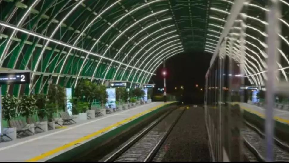 Doar un sfert dintre trenuri vor funcționa între Gara de Nord și Aeroportul Otopeni, timp de două săptămâni. Ce alternative există