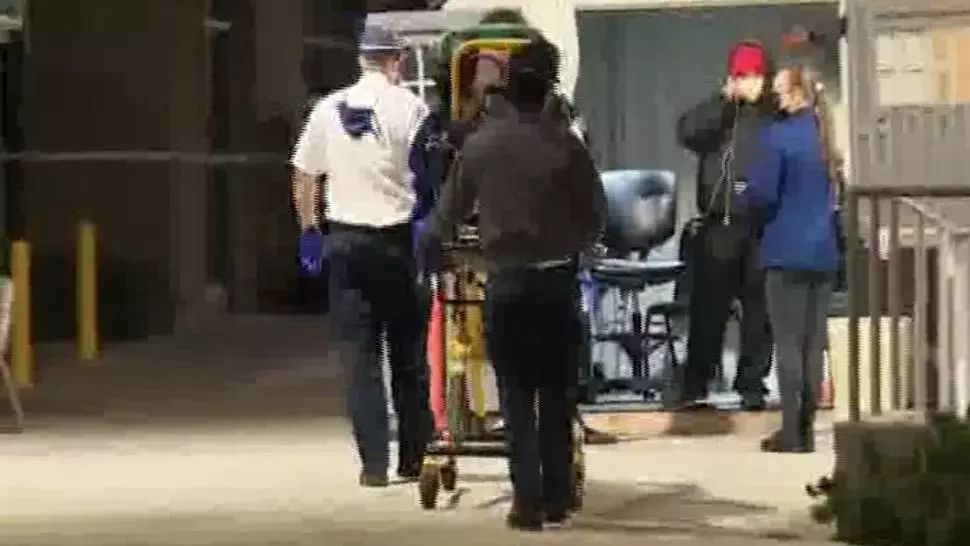 Situație critică în SUA: Ambulanțele NU mai preiau pacienții COVID cu șanse slabe de supraviețuire