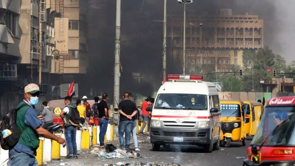 Stare de ALERTĂ în Irak: Două atacuri sinucigașe într-o piață centrală din Bagdad: 32 de morți și peste 100 de răniți