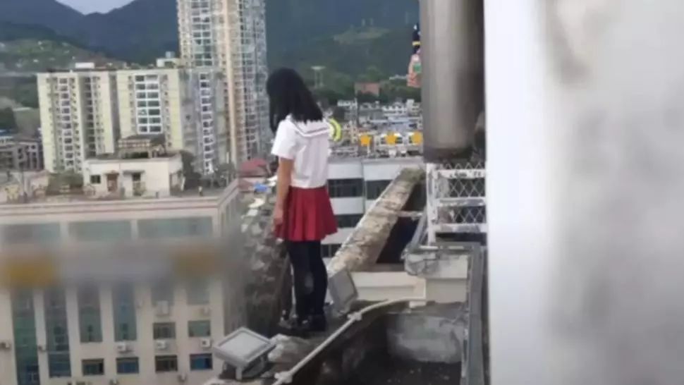 O adolescentă de 15 ani, din Italia, la un pas să-și piardă viața. A acceptat o provocare supremă de pe Instagram