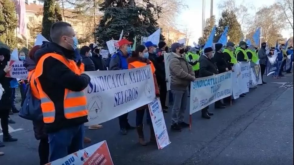 Sindicaliștii, din nou în stradă. Sediul Ministerului Finațelor, pichetat  de oamenii nemulțumiți