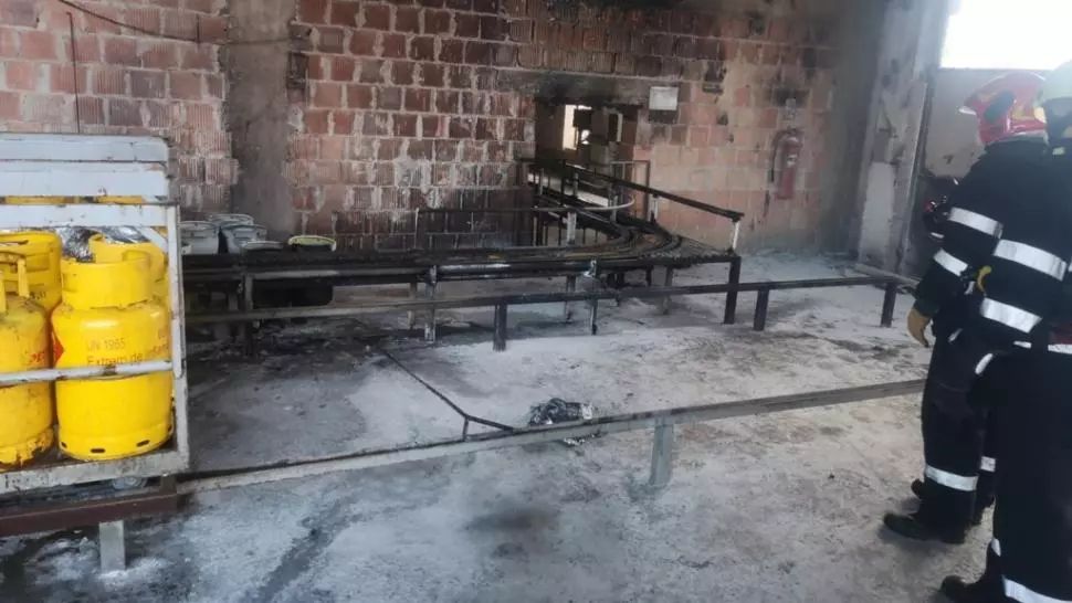 Explozie urmată de incendiu la o firmă din Alba Iulia care încarcă butelii cu gaz: două victime 