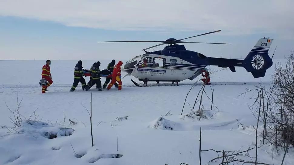GRAV accident rutier la ieşirea din Alexandria: Trei răniți, doi în stare CRITICĂ. Intervine un elicopter SMURD