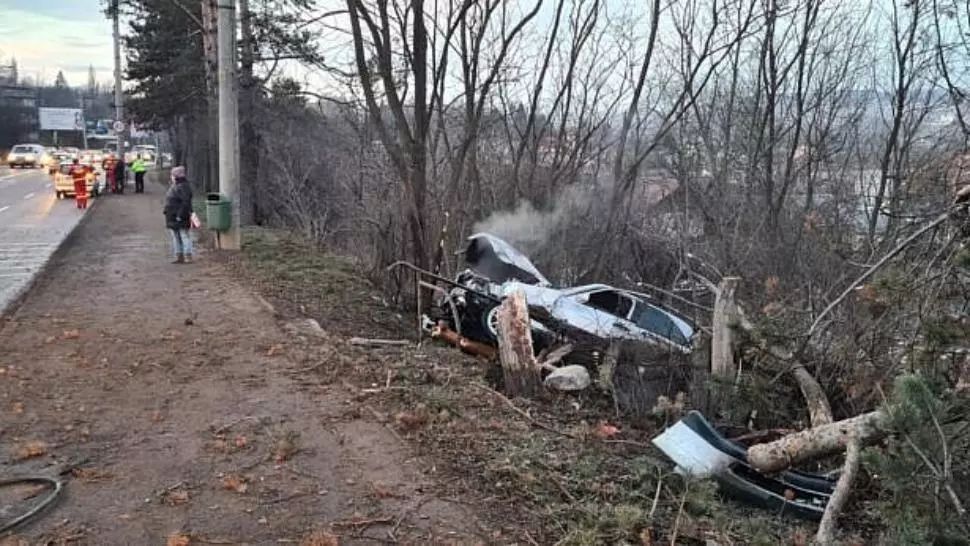FOTO Accident teribil în Suceava. Un pieton rănit, șoferul în stop cardiac