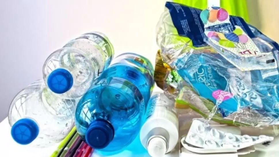 Cea mai mare companie de băuturi răcoritoare din lume este și cel mai mare poluator cu plastic