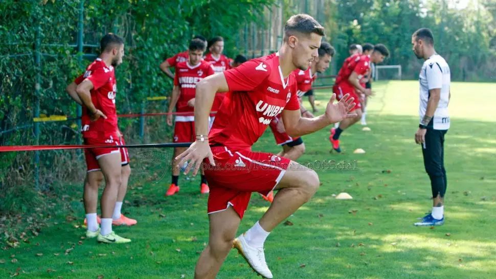 Şedinţă cu suporterii la reunirea dinamoviştilor! Un singur jucător spaniol s-a prezentat la Săftica