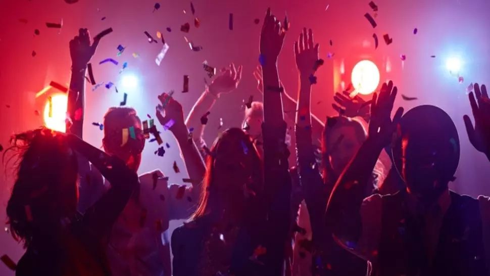 Un majorat din Dâmbovița la care participau 44 de persoane, oprit de polițiști. S-au dat AMENZI