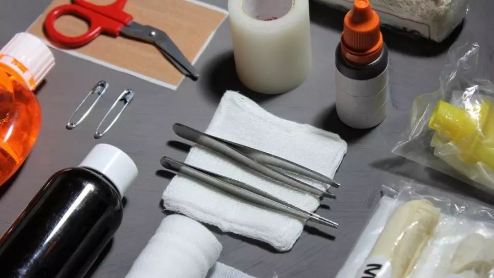 Încă un incident șocant la spitalul din Corabia: fetiță cu fractură, bandajată de medic PESTE TRICOU 