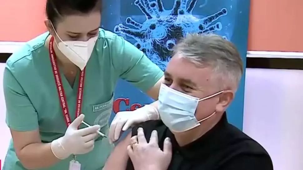 Membrii Guvernului s-au vaccinat, astăzi, public  