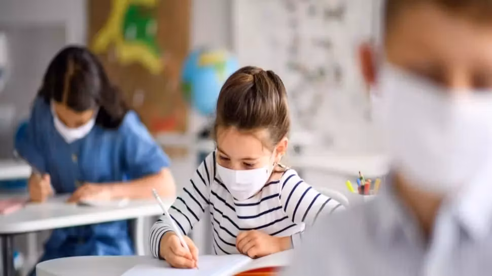 Peste 1.400 de cazuri confirmate COVID-19 în școli, de la revenirea la cursuri - mai mult de jumătate din infectări sunt la elevi