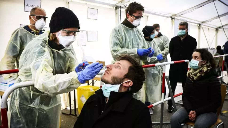 Statele Unite au început anul 2021 depăşind pragul de 20 de milioane de cazuri de COVID-19