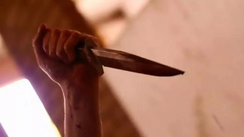 Bărbat înjunghiat în propria casă, în timp ce dormea: Starea sa este GRAVĂ. Ce s-a întâmplat cu AGRESORII