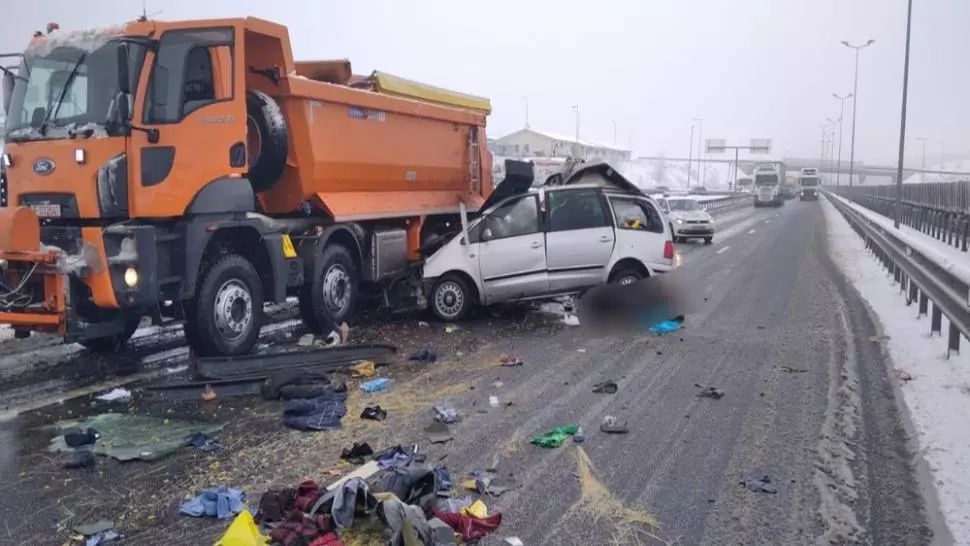  FOTO/ Accident VIOLENT pe A1: 3 morți, două persoane rănite! Trafic reluat