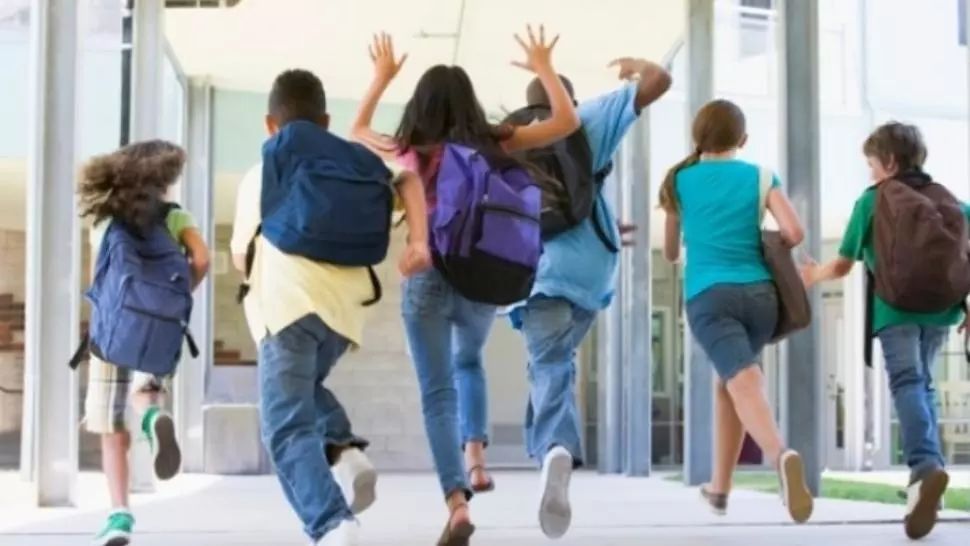 Sondaj: 70% dintre părinți susțin că elevii trebuie să revină fizic la școală în februarie  