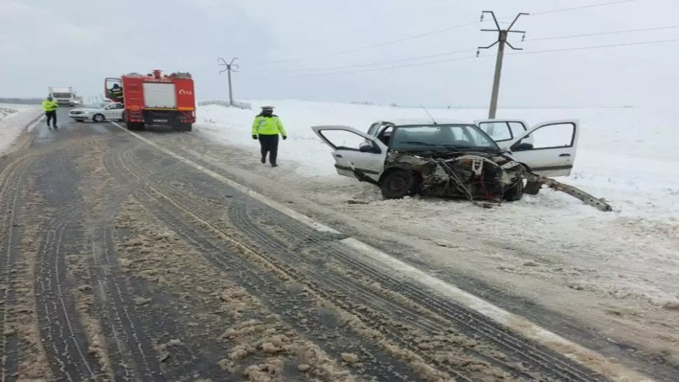 FOTO/ Accident TERIBIL cu patru victime, la Hârșova. Un copil de 2 ani în comă